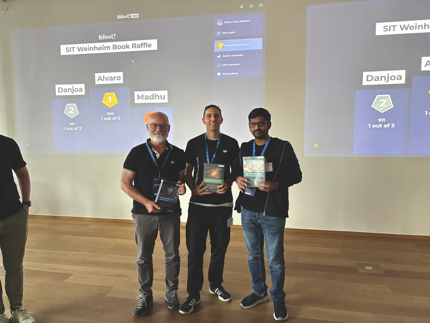 The winners of the SAP PRESS book raffle with their prizes